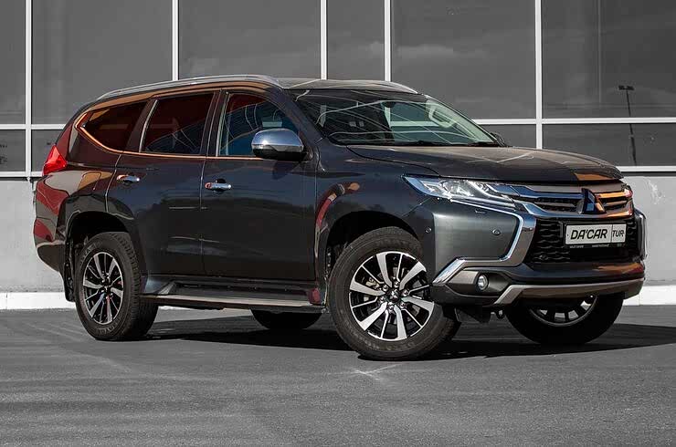 Mitsubishi Pajero Sport rental