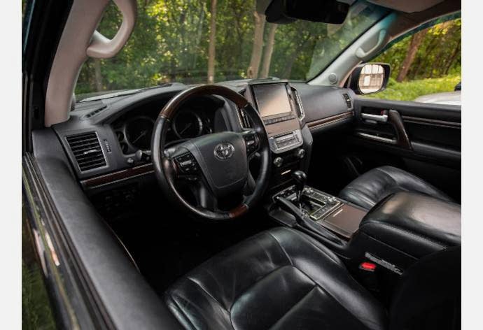 Toyota Land Cruiser 200 салон